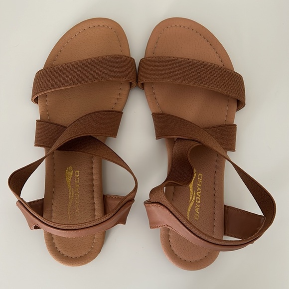 Brown Sandals || Size Women’s 5 - Picture 2 of 5